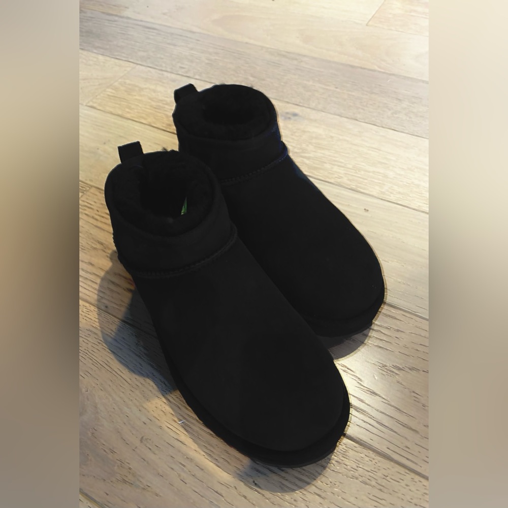 Worn once or twice Short UGGS